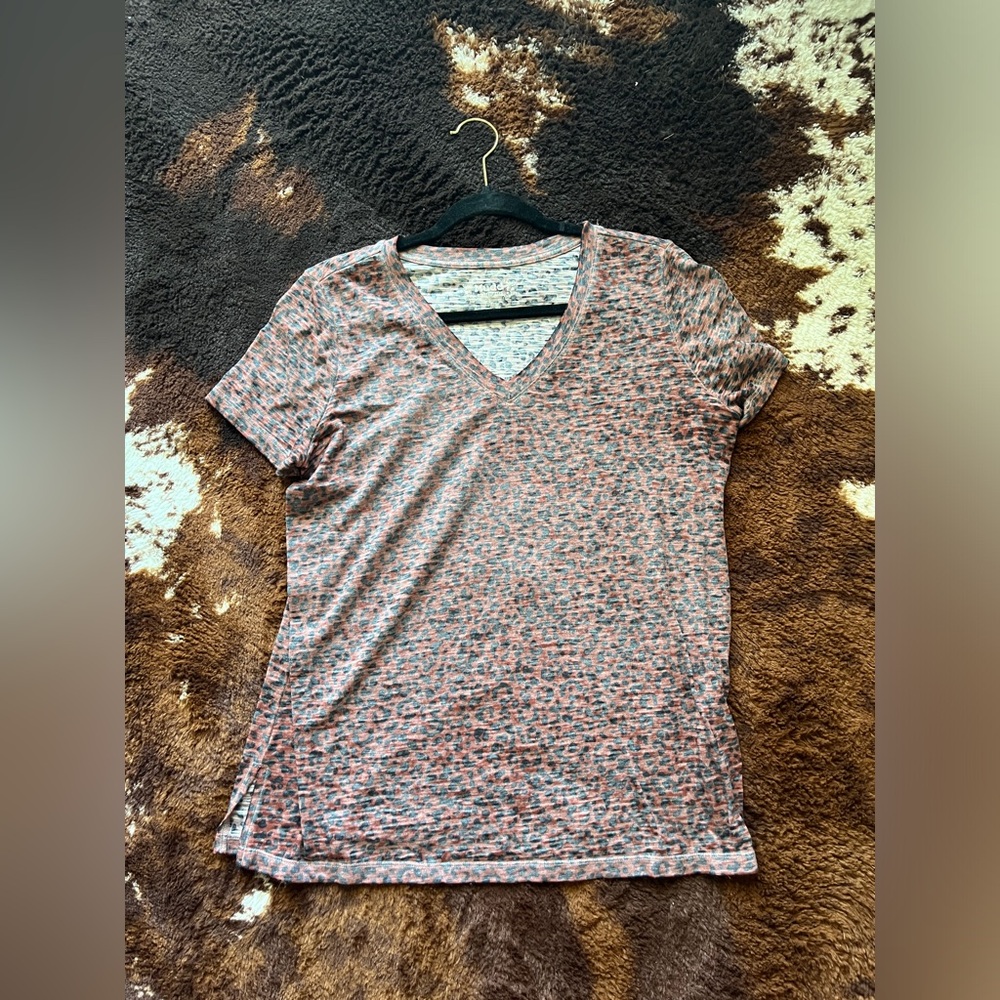 Mudd short sleeve vneck cheetah shirt size small